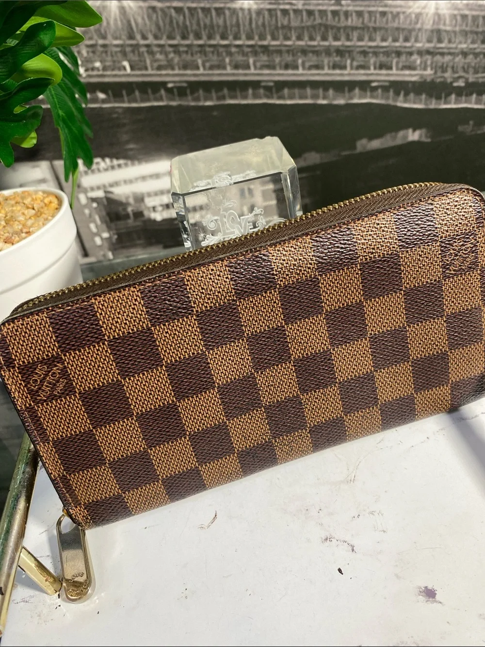 Authentic Rare Louis Vuitton Damier Zippy Wallet